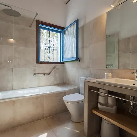 Let's Holidays 7 Xemeneies House Tossa de Mar