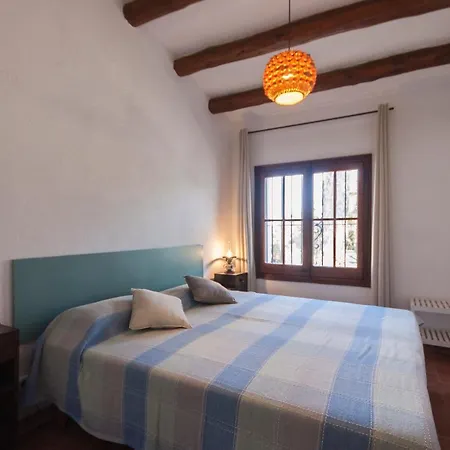 Let's Holidays 7 Xemeneies House Hébergement de vacances