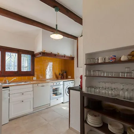 Dom wakacyjny Lets Holidays Big House With Bbq And Dining Outside Tossa de Mar