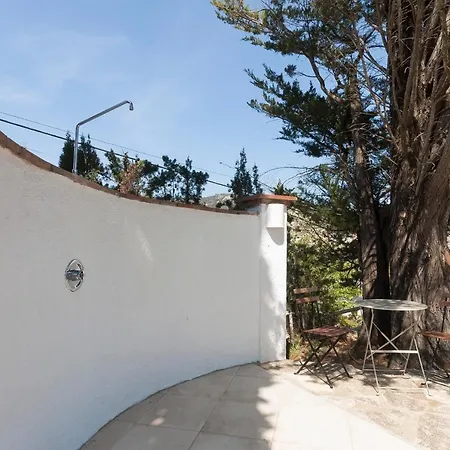 Let's Holidays 7 Xemeneies House Hébergement de vacances