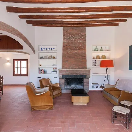Lets Holidays Big House With Bbq And Dining Outside Dom wakacyjny Tossa de Mar