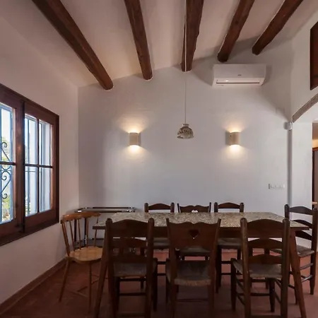 Let's Holidays 7 Xemeneies House Hébergement de vacances