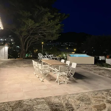 Lets Holidays Big House With Bbq And Dining Outside