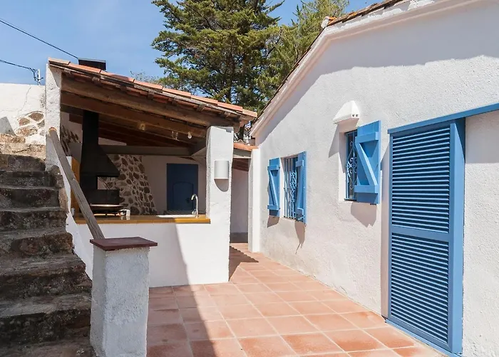 Holiday home Lets Holidays Big House With Bbq And Dining Outside