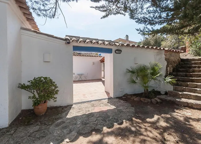 Lets Holidays Big House With Bbq And Dining Outside Holiday home *