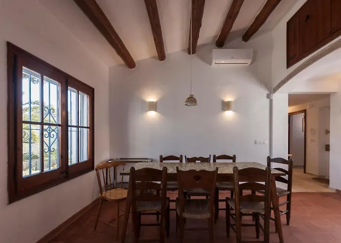 Lets Holidays Big House With Bbq And Dining Outside Holiday home